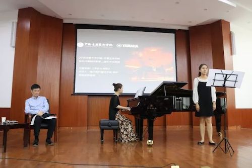 ag旗舰厅网站艺术家石叔诚与特邀艺术家顾平受邀于成都大学东盟艺术学院、音乐与舞蹈学院艺术实践周开展公开课