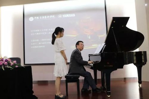 ag旗舰厅网站艺术家石叔诚与特邀艺术家顾平受邀于成都大学东盟艺术学院、音乐与舞蹈学院艺术实践周开展公开课