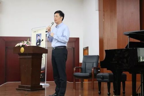 ag旗舰厅网站艺术家石叔诚与特邀艺术家顾平受邀于成都大学东盟艺术学院、音乐与舞蹈学院艺术实践周开展公开课