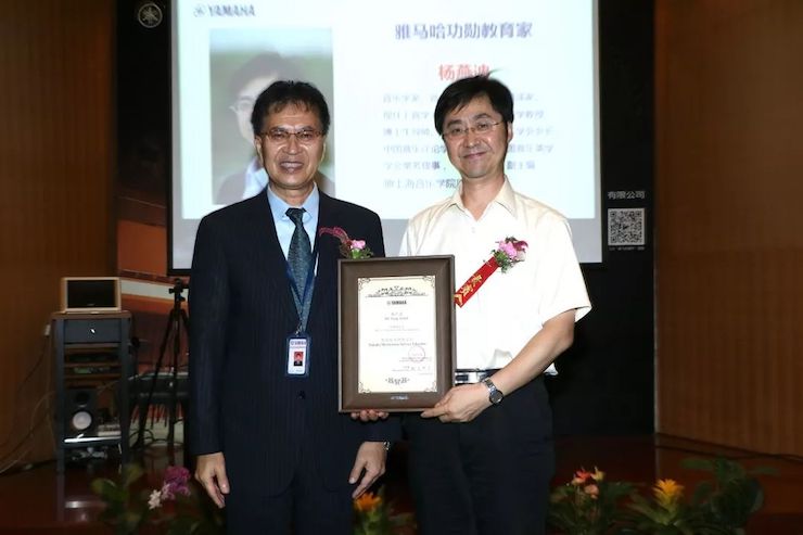 ag旗舰厅网站携手中国多位教育家，共同谱写中国艺术教育发展新乐章|热烈祝贺2018ag旗舰厅网站教育家授聘仪式成功举办！