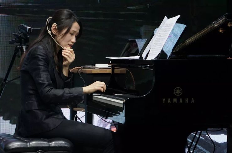 科技推动音乐教育创新，张希教授《古典主义时期钢琴奏鸣曲的演绎》公开课圆满成功
